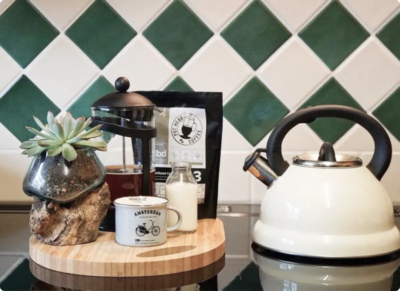 Electric Kettle vs. Stovetop Kettle